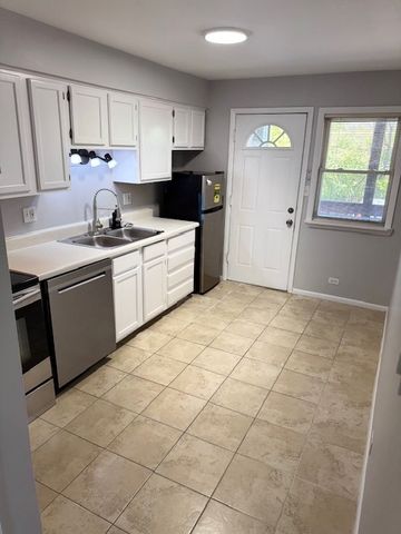 1160 W 18th Street 1W, Broadview, IL 60155