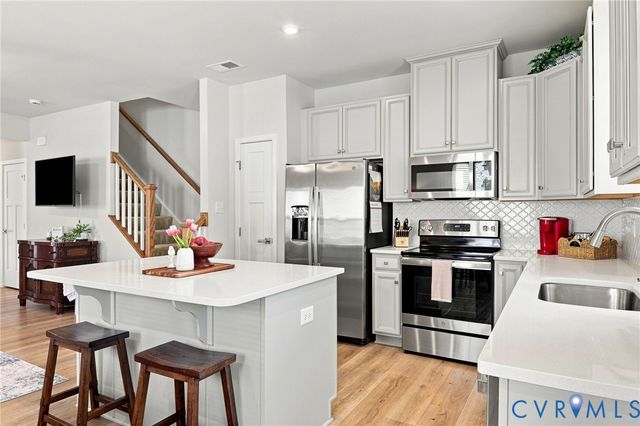 10877 Genito Square Dr, Midlothian, VA 23112