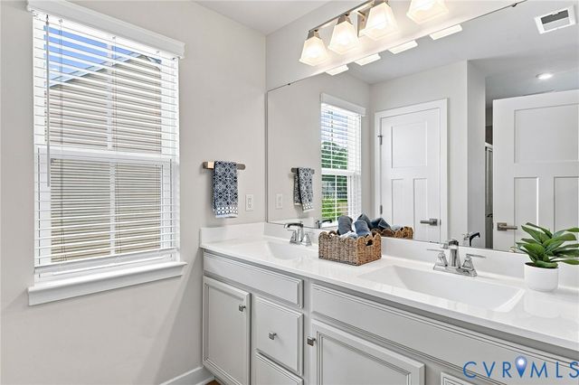 10877 Genito Square Dr, Midlothian, VA 23112