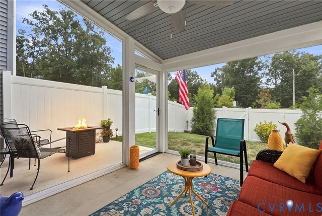 10877 Genito Square Dr, Midlothian, VA 23112