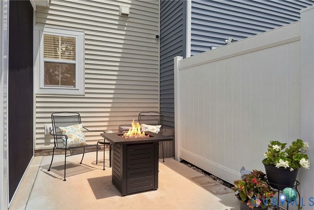 10877 Genito Square Dr, Midlothian, VA 23112