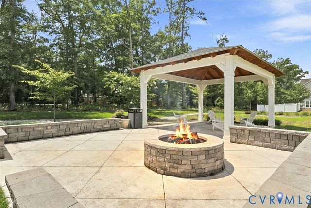 10877 Genito Square Dr, Midlothian, VA 23112