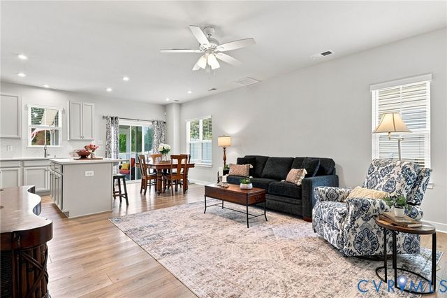 10877 Genito Square Dr, Midlothian, VA 23112