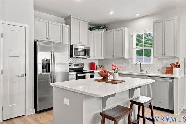 10877 Genito Square Dr, Midlothian, VA 23112