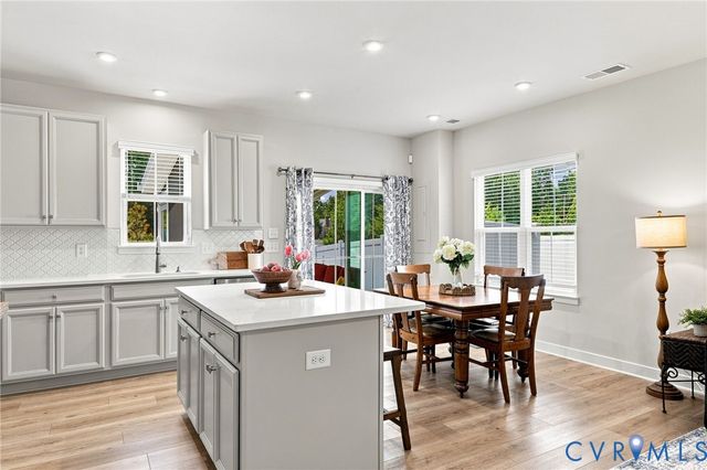 10877 Genito Square Dr, Midlothian, VA 23112