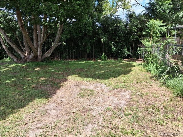 2109 W Howard Place, Citrus Springs, FL 34434