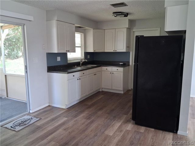 2109 W Howard Place, Citrus Springs, FL 34434