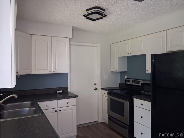 2109 W Howard Place, Citrus Springs, FL 34434