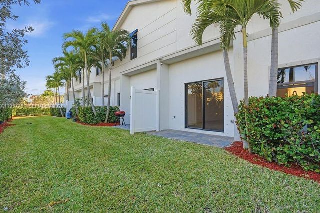 816 NW 3rd Ter 818, Pompano Beach, FL 33060
