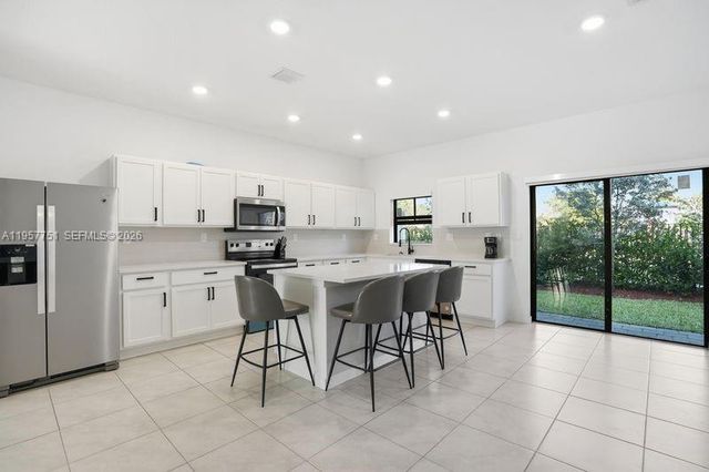 816 NW 3rd Ter 818, Pompano Beach, FL 33060