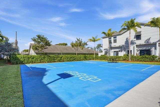 816 NW 3rd Ter 818, Pompano Beach, FL 33060