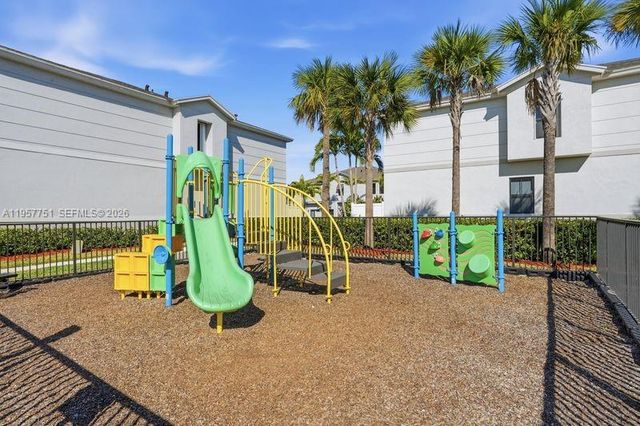 816 NW 3rd Ter 818, Pompano Beach, FL 33060