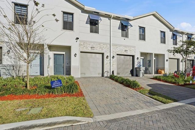 816 NW 3rd Ter 818, Pompano Beach, FL 33060