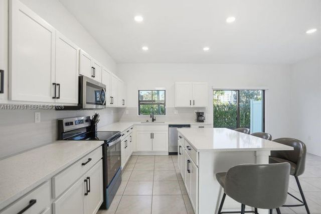 816 NW 3rd Ter 818, Pompano Beach, FL 33060