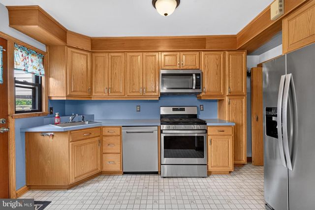 2032 ORMAND RD, Baltimore, MD 21222