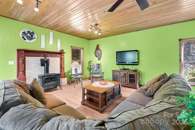 24 Wood Lake Drive, Fairview, NC 28730