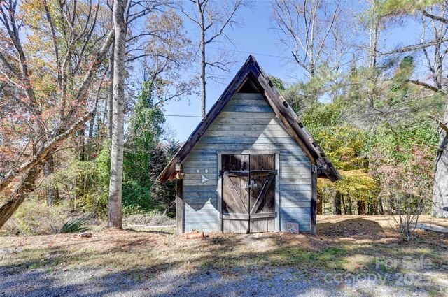 24 Wood Lake Drive, Fairview, NC 28730