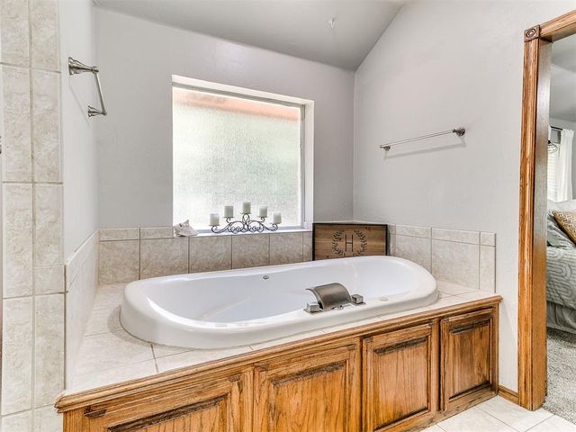 7824 Bobwhite Trail, Jones, OK 73049