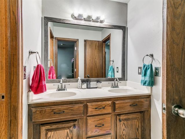 7824 Bobwhite Trail, Jones, OK 73049