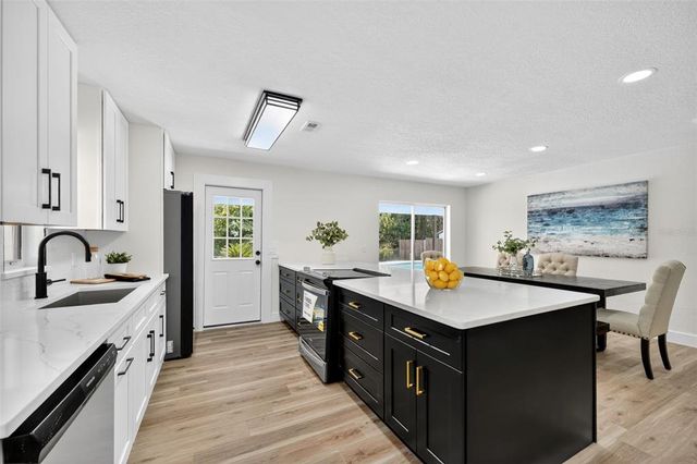422 S HAWTHORN CIRCLE, Winter Springs, FL 32708