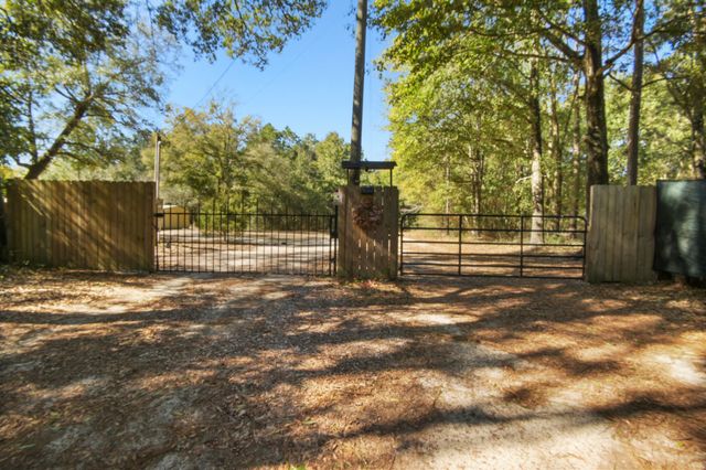 6739 Deception Road, Milton, FL 32583