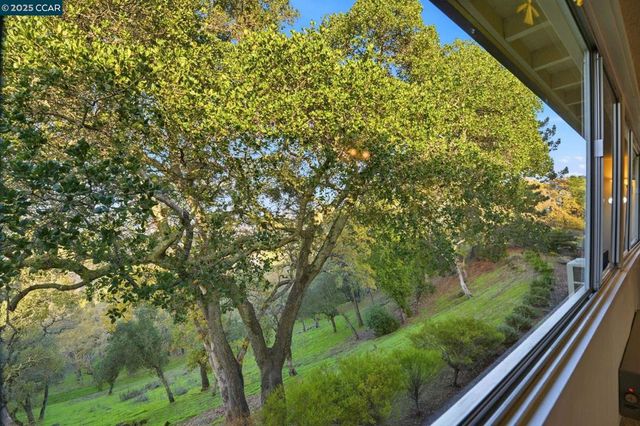 3120 Ptarmigan Dr. 3, Walnut Creek, CA 94595