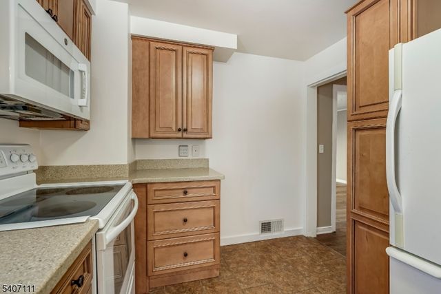 32 Mason Ave, Newton Town, NJ 07860