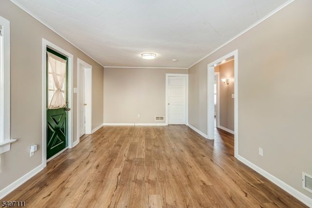 32 Mason Ave, Newton Town, NJ 07860