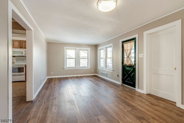 32 Mason Ave, Newton Town, NJ 07860