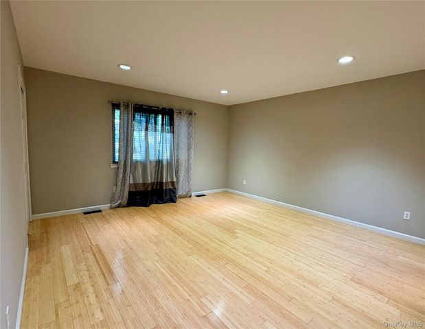 7 Ironwood Drive, Highland Mills, NY 10930