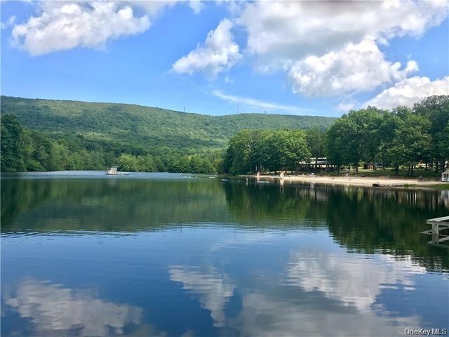 7 Ironwood Drive, Highland Mills, NY 10930