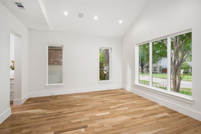 8749 Rexford, Dallas, TX 75209