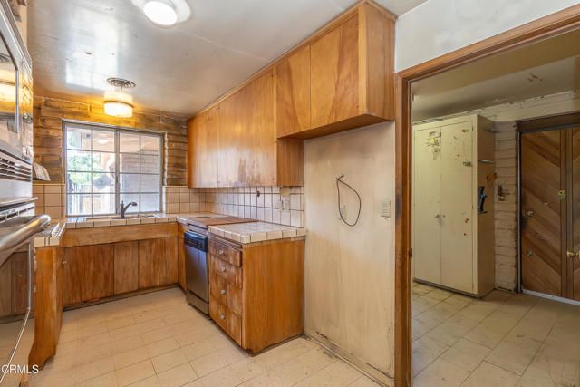 10646 Samoa Avenue, Los Angeles, CA 91042