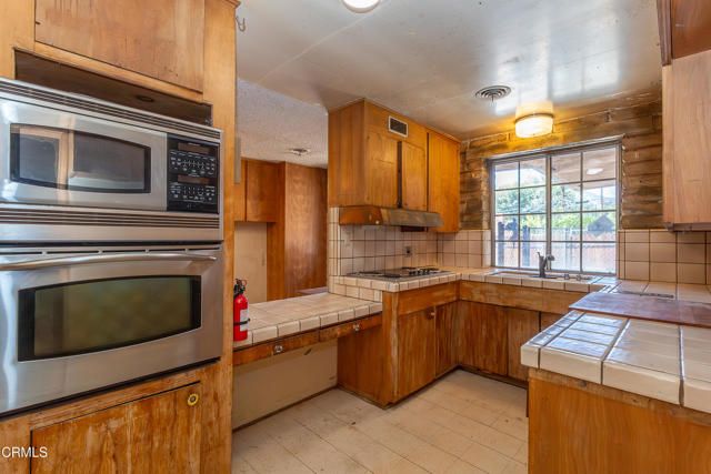 10646 Samoa Avenue, Los Angeles, CA 91042
