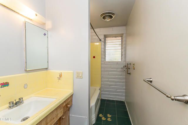 10646 Samoa Avenue, Los Angeles, CA 91042