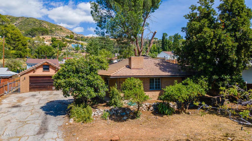 10646 Samoa Avenue, Los Angeles, CA 91042