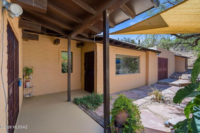 5635 N Via Latigo, Tucson, AZ 85704