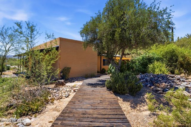 5635 N Via Latigo, Tucson, AZ 85704