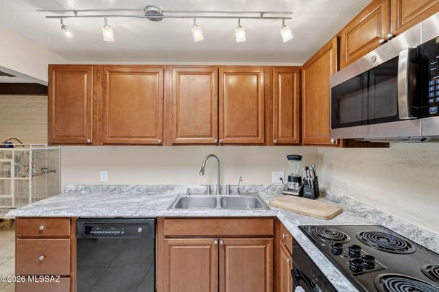 5635 N Via Latigo, Tucson, AZ 85704