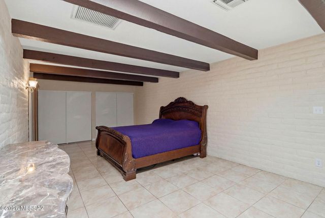 5635 N Via Latigo, Tucson, AZ 85704