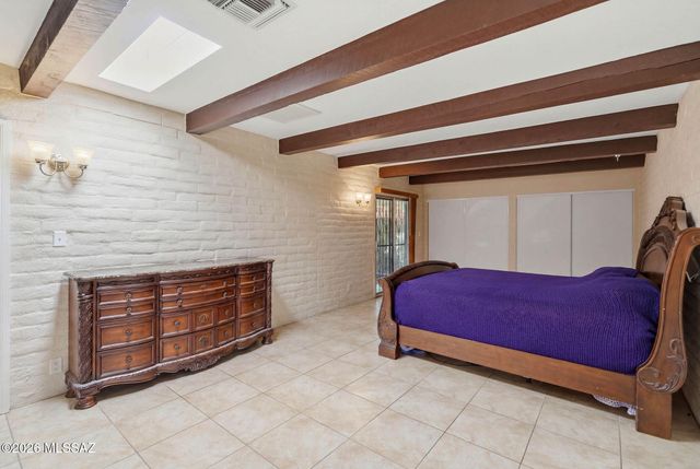 5635 N Via Latigo, Tucson, AZ 85704