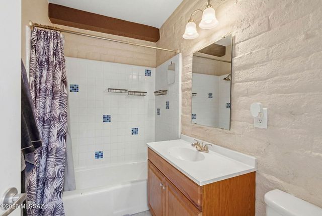 5635 N Via Latigo, Tucson, AZ 85704