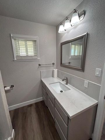 11776 Victory Ave, Oakdale, CA 95361