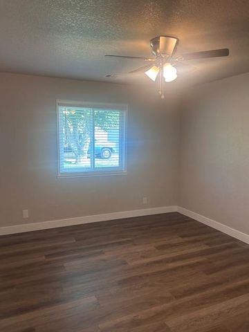 11776 Victory Ave, Oakdale, CA 95361