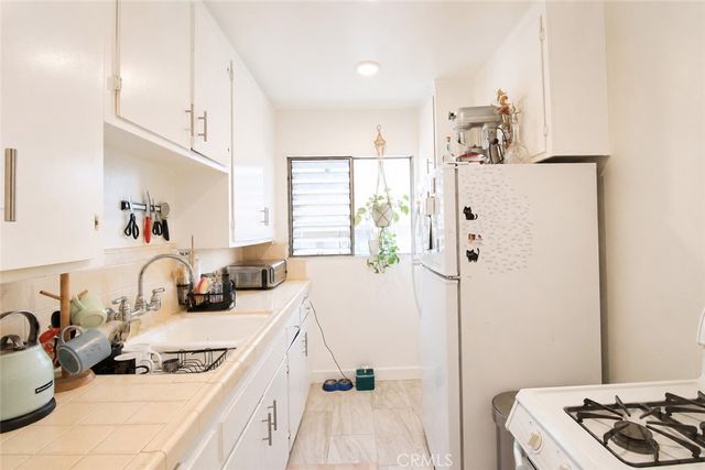 1224 N Mansfield, Los Angeles, CA 90038