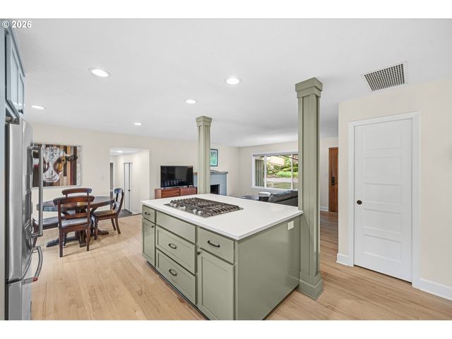 18718 ROSE Way, West Linn, OR 97068