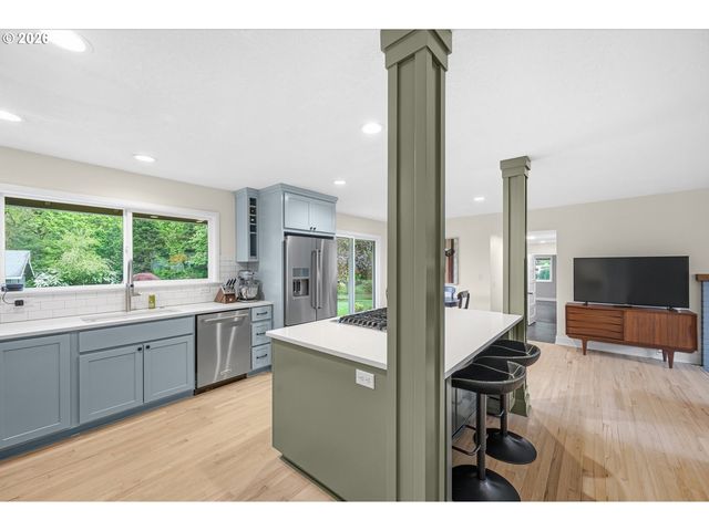 18718 ROSE Way, West Linn, OR 97068