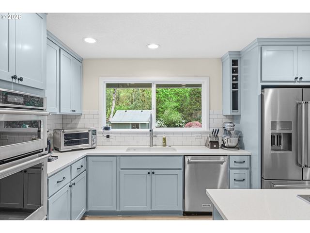 18718 ROSE Way, West Linn, OR 97068