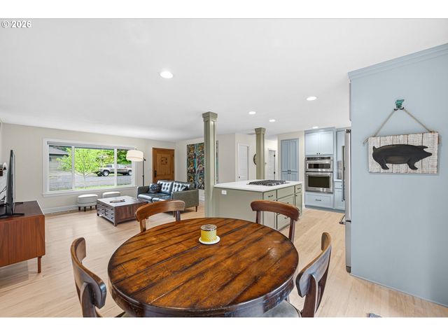 18718 ROSE Way, West Linn, OR 97068