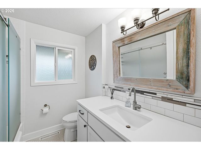18718 ROSE Way, West Linn, OR 97068